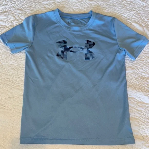 Boys Size 7 Under Armour Blue T-Shirt and Gray Shorts Set - Picture 4 of 6